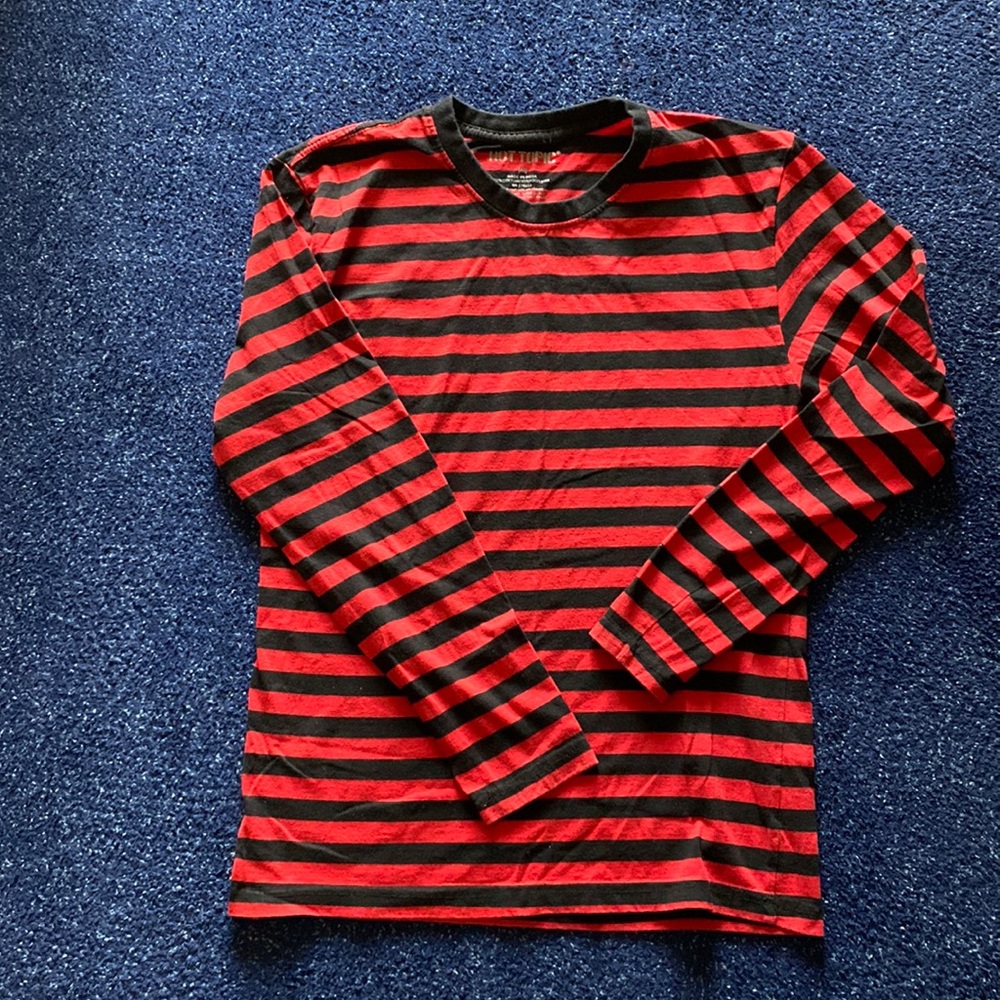 Hot topic long sleeve shirt size medium no holes no stains
